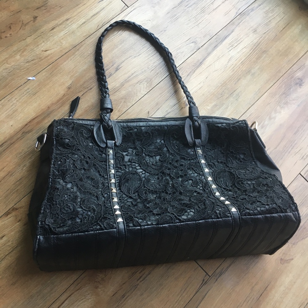 Black Large lace and stud purse weekend bag - Picture 2 of 10